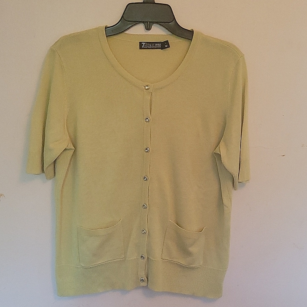 Short sleeve sweater